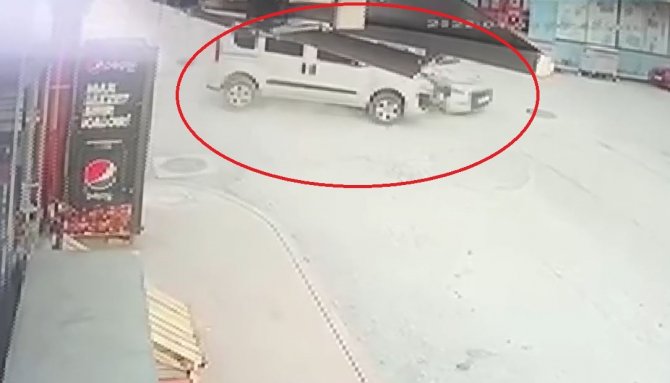 Samsun’da 5 Kişinin Yaralandığı Kaza Güvenlik Kamerasında