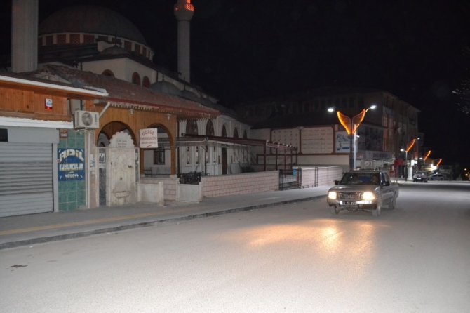 Sahura İlahiler İle Kalkıyorlar