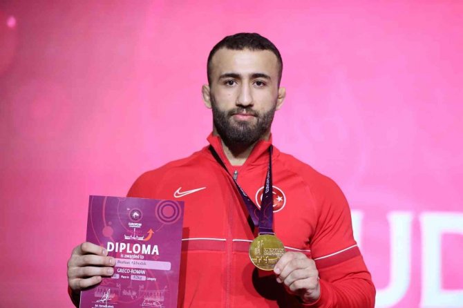 Milli Güreşçiler 17 Madalya İle Macaristan’da Rekor Kırdı