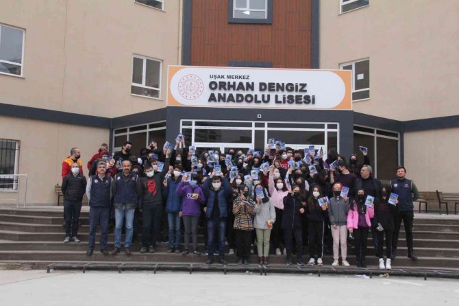 Uşak’ta Tem Şube, Okullarda Seminer Verdi