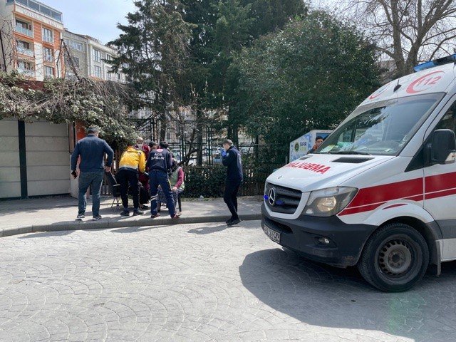 Beyoğlu’nda Freni Patlayan İ̇ett Otobüsü 4 Araca Çarptı