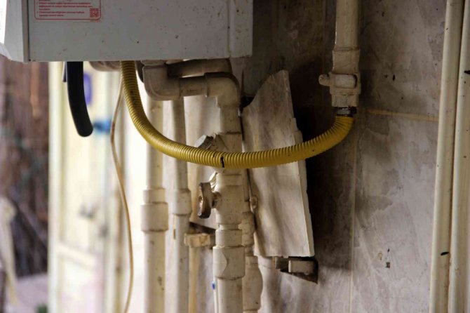 Doğalgaz Borusunu Kesti, Neredeyse Binayı Havaya Uçuracaktı