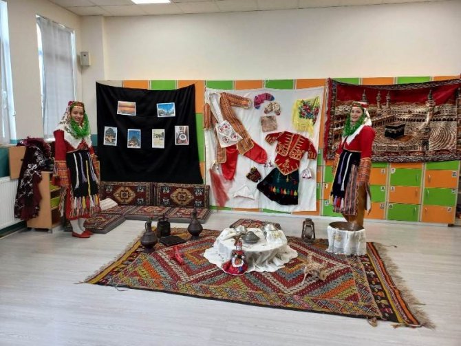 Afyon’un Yöresel Yemeklerini Minikler Tanıttı