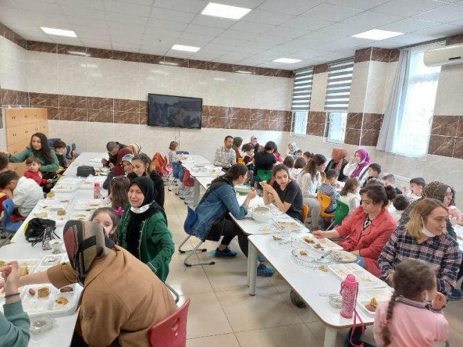 Afyon’un Yöresel Yemeklerini Minikler Tanıttı