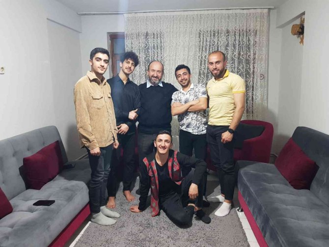 Kolları Sıvayıp Sahurda Menemen Yapan Vekile Öğrencilerden Tam Not