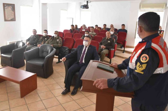 Jandarmadan Ormancılara Yangın Ve Kriminal Eğitimi