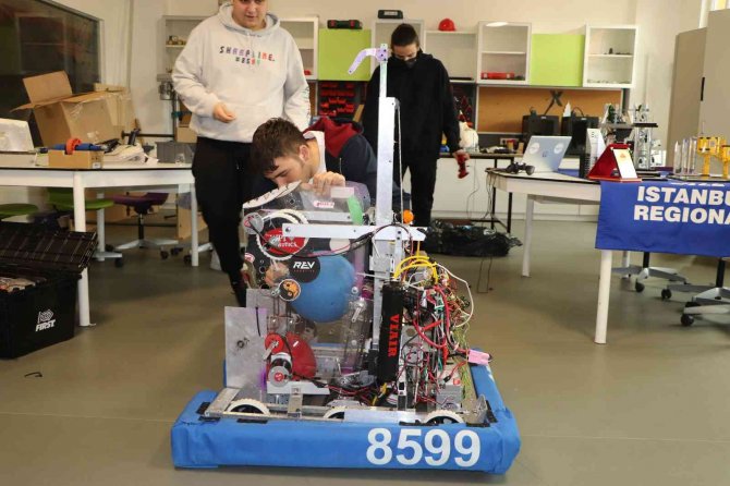 Robot Tasarlayan Samsunlu Lise Öğrencileri Amerika’da Dünya Şampiyonasında Yarışacak