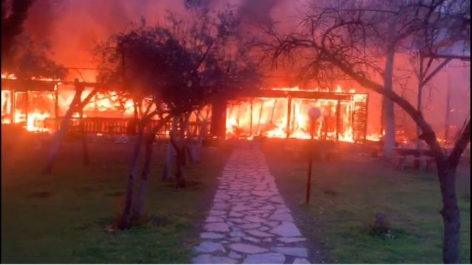 Olimpos’ta Pansiyon Yangını Korkuttu