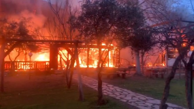 Olimpos’ta Pansiyon Yangını Korkuttu