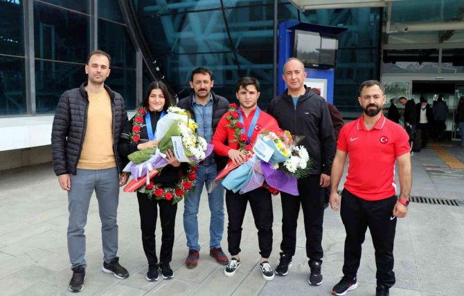 Avrupa Şampiyonu Milli Güreşçi Kamaloğlu, Erzincan’da Coşkuyla Karşılandı