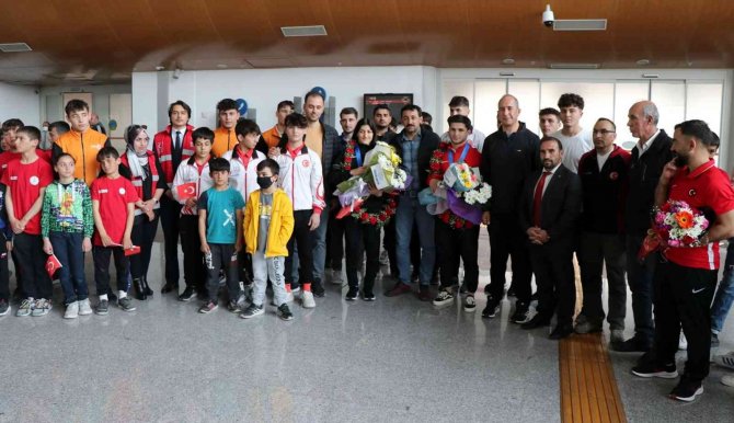 Avrupa Şampiyonu Milli Güreşçi Kamaloğlu, Erzincan’da Coşkuyla Karşılandı