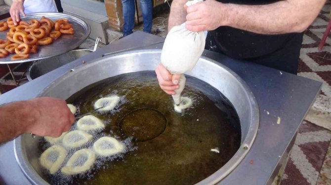 Ramazan Ayı Bereketiyle Geldi, Batmanlı Tatlıcıları ‘Tatlı’ Bir Heyecan Sardı