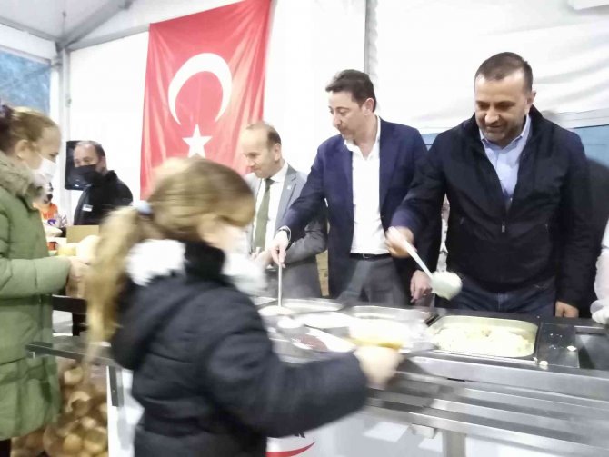 Bandırma’da Her Gün 2 Bin Kişiye İftar Yemeği Veriliyor