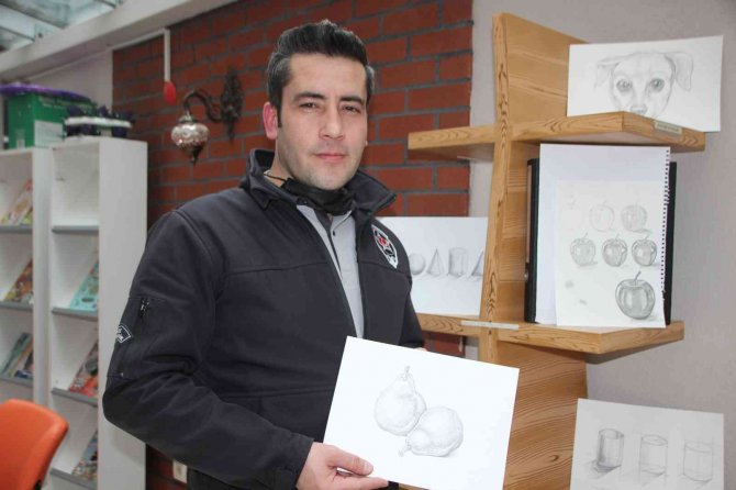 30 Yaşında Resim Yeteneğini Keşfetti, Şimdi Çocuklara Öğretiyor