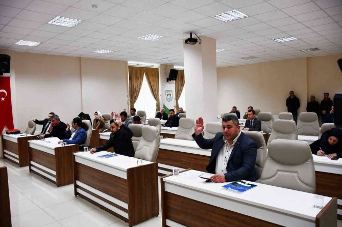 İ̇znik Belediye Meclisi Sahildeki Kaçak Yapılaşmanın Önünde Geçecek