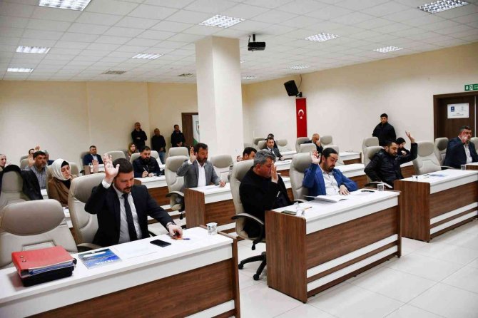 İ̇znik Belediye Meclisi Sahildeki Kaçak Yapılaşmanın Önünde Geçecek
