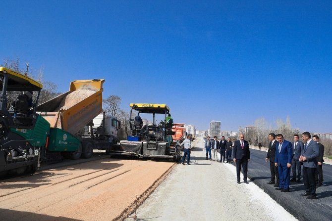 Başkan Gürkan, Asfalt Çalışmalarının Yapıldığı 35 Metrelik Yolda İnceleme Yaptı