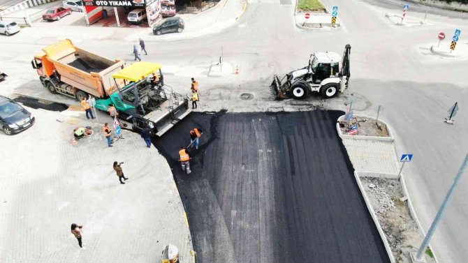 Bozulan Yollar Yenileniyor