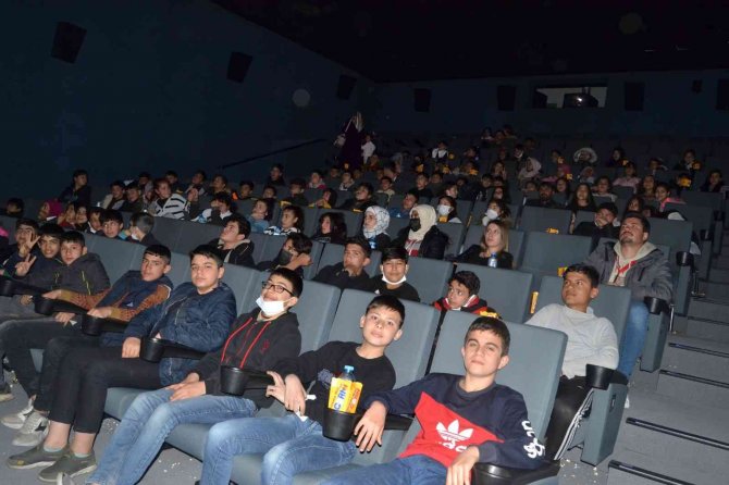 Büyükşehir’den 5 Bin Öğrenciye Ücretsiz Sinema Keyfi