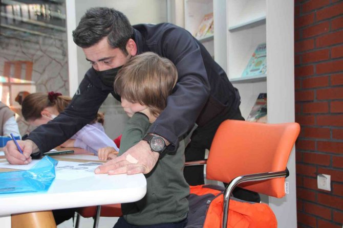 30 Yaşında Resim Yeteneğini Keşfetti, Şimdi Çocuklara Öğretiyor