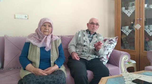 Ellerinde Büyüyen Küçük Kız, 40 Yıl Sonra Ortaya Çıkıp Uyku İlacıyla Kendilerini Soydu