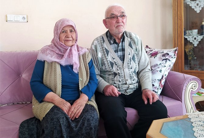 Ellerinde Büyüyen Küçük Kız, 40 Yıl Sonra Ortaya Çıkıp Uyku İlacıyla Kendilerini Soydu