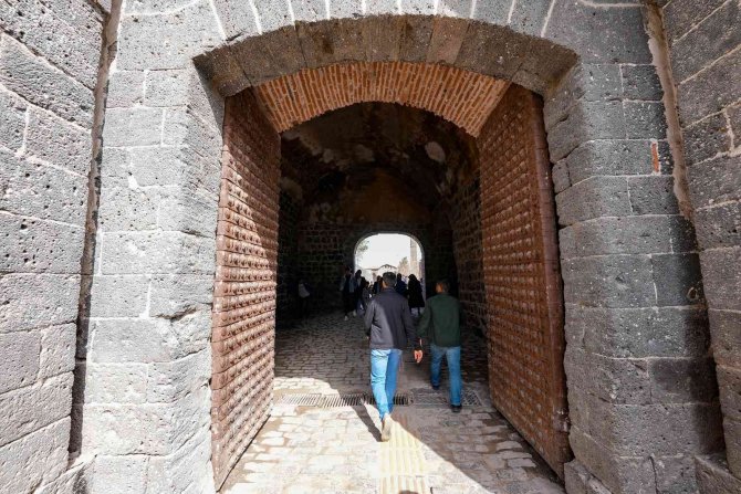Sur Saraykapı Yaya Trafiğine Açıldı