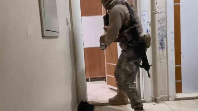 Diyarbakır’da Hal Esnafını Tehdit Silahlı Suç Örgütü Üyesi 13 Şüpheliden 5’i Tutuklandı