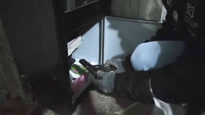 Diyarbakır’da Hal Esnafını Tehdit Silahlı Suç Örgütü Üyesi 13 Şüpheliden 5’i Tutuklandı