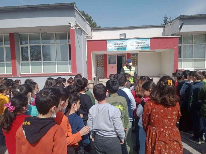 Jandarmadan Öğrencilere Trafik Güvenliği Eğitimi