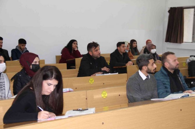 Kızının Okuması İçin Birlikte Üniversite Sınavına Girmişti, Şimdi 3. Üniversitesini Bitirmeye Çalışıyor