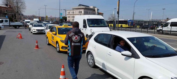 Eminönü’nde Taksiler Tek Tek Denetlendi