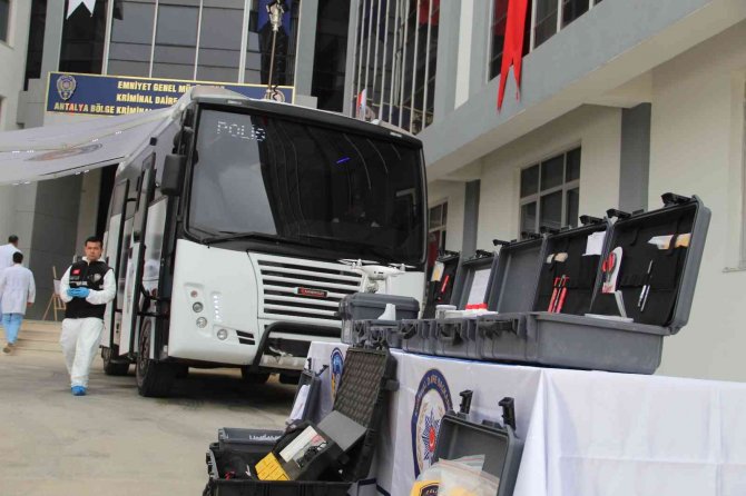 Antalya’da Mobil Kriminal Polis Laboratuvarı "Kıraç" Hizmete Başladı