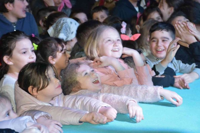 Erenler’de Çocuk Şenlikleri Yoğun İlgi İle Başladı