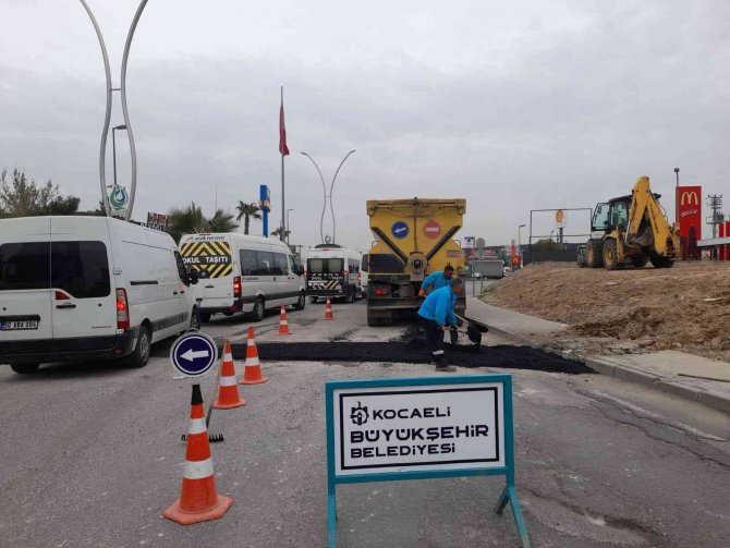 Gebze’de Bozulan Yollarda Çalışma Yapılıyor
