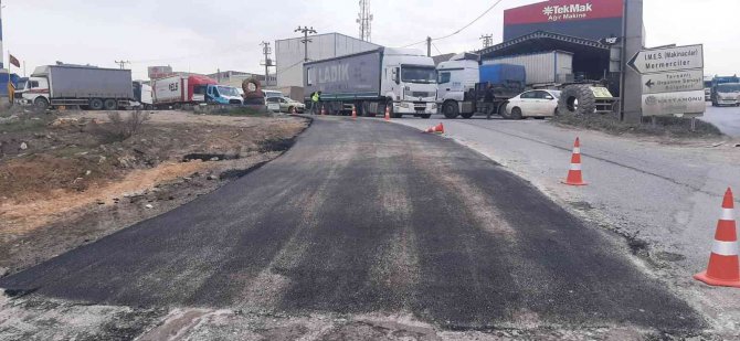 Gebze’de Bozulan Yollarda Çalışma Yapılıyor