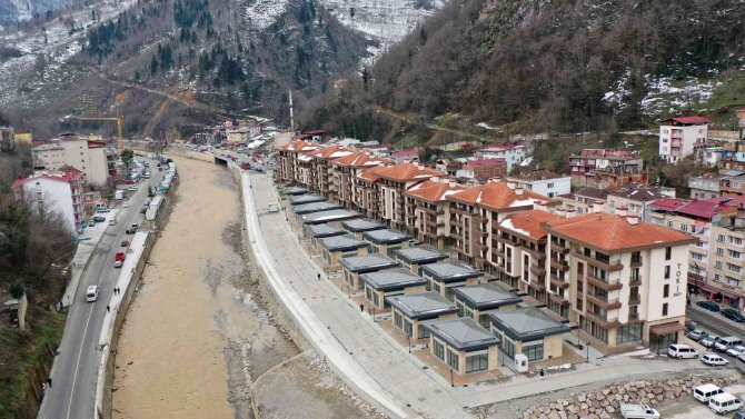 Giresun’un Dereli İlçesinde Afetzedeler Evlerine Taşınmaya Başladı