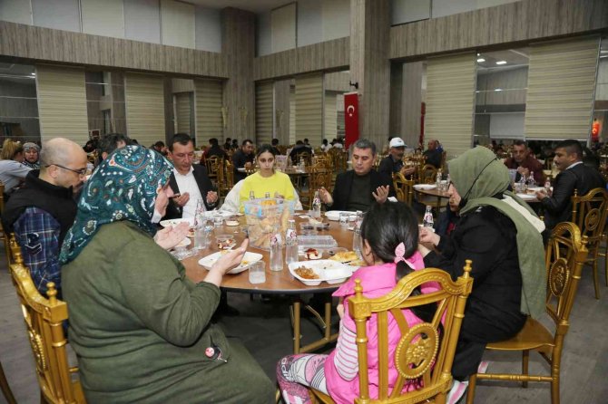 Ramazan Şimşek Vatandaşlara İftar Yemeği Dağıttı