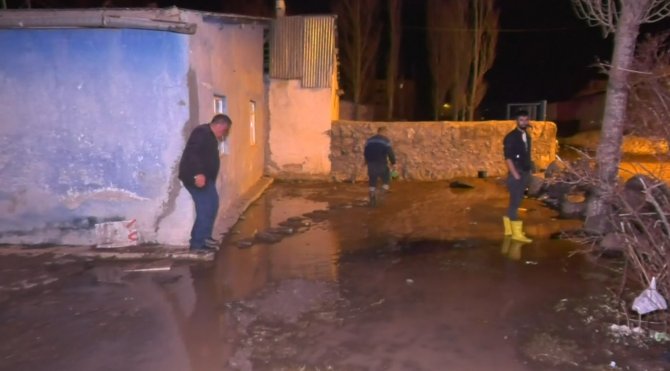 Kars Çayı Taştı, Evlere Su Bastı