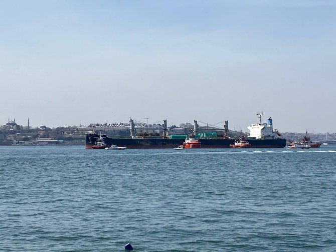 Haydarpaşa Limanı Açıklarında Karaya Oturan Gemiyi Kurtarma Çalışmaları Tekrar Başladı