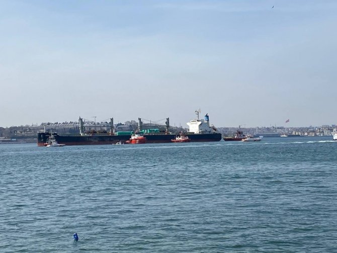 Haydarpaşa Limanı Açıklarında Karaya Oturan Gemiyi Kurtarma Çalışmaları Tekrar Başladı