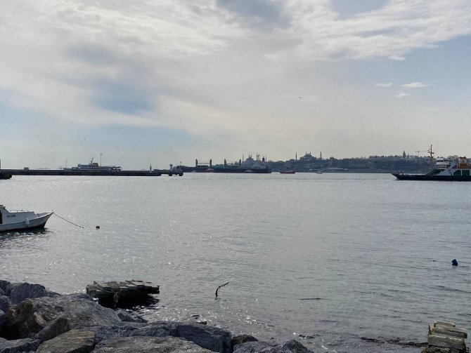 Haydarpaşa Limanı Açıklarında Karaya Oturan Gemi Kurtarıldı