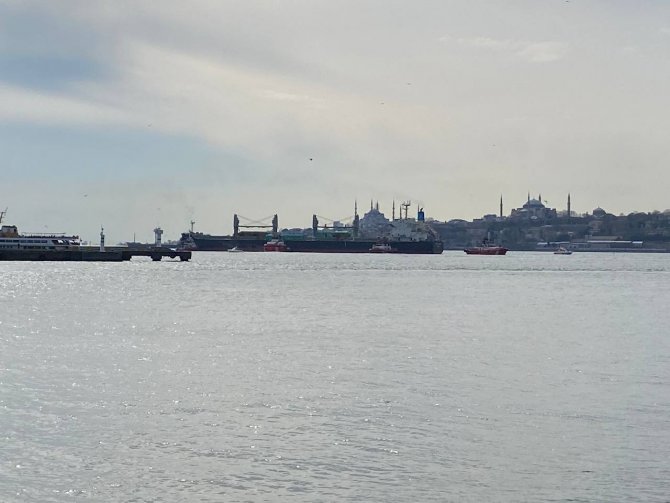 Haydarpaşa Limanı Açıklarında Karaya Oturan Gemi Kurtarıldı