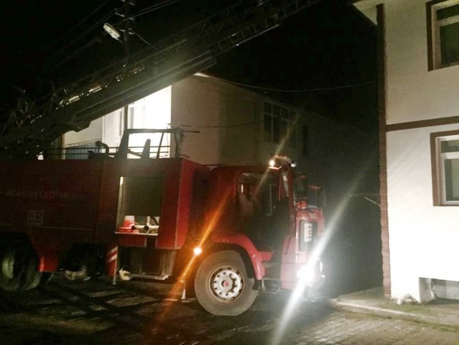 Kastamonu’da İki Katlı Evin Çatısı Yandı