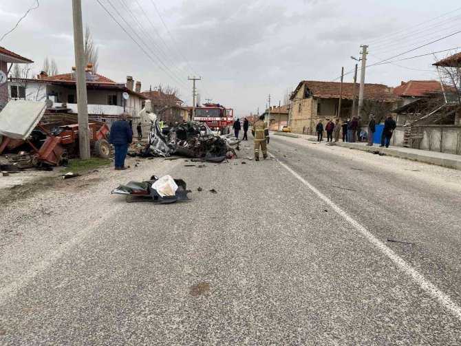 Kontrolden Çıkıp Hurdaya Dönen Otomobilin Hız İbresi 200 Kilometrede Takılı Kaldı