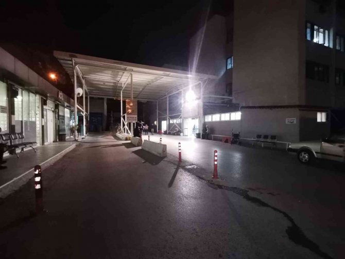 İ̇zmir’de Arkadaşı Tarafından Göğsünden Bıçaklanan Genç Öldü