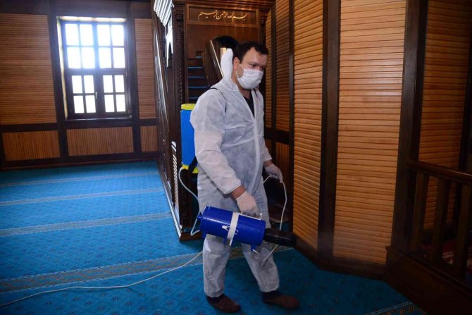 Camiler Teravih Namazı İçin Pırıl Pırıl
