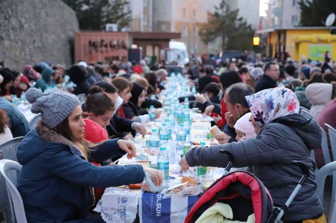 Kartallı Vatandaşlar İki Yıl Aradan Sonra Ramazan Sofrasında Bir Araya Geldi