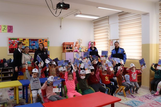 “Hayata Renk Verelim” Projesinde 206 Öğrenciye Eğitim Verildi