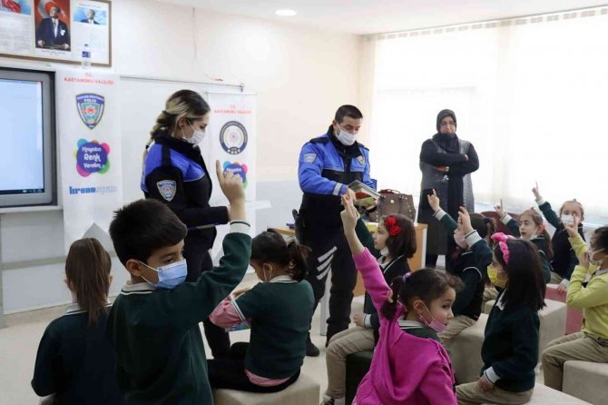 “Hayata Renk Verelim” Projesinde 206 Öğrenciye Eğitim Verildi